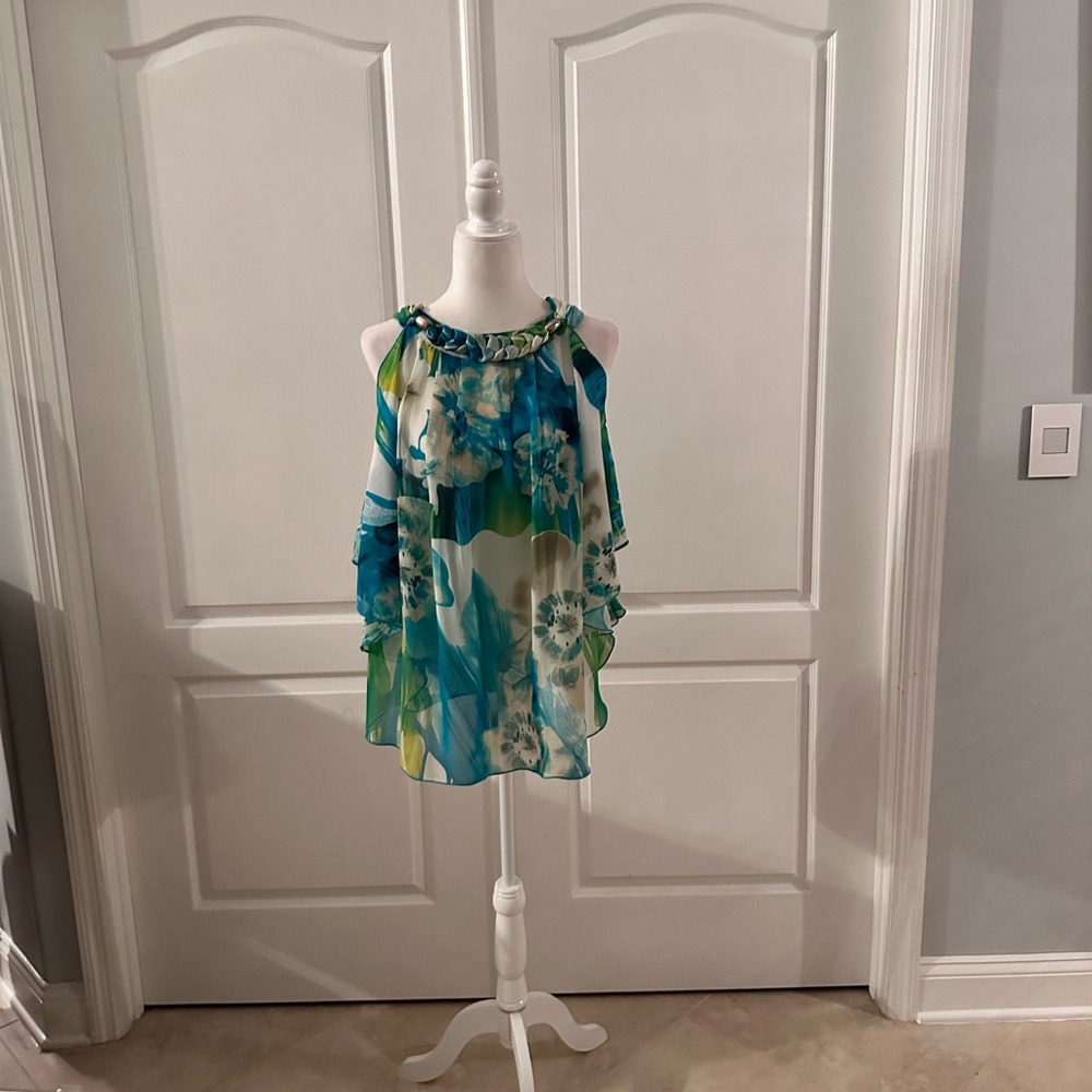 Tinic cold shoulder top